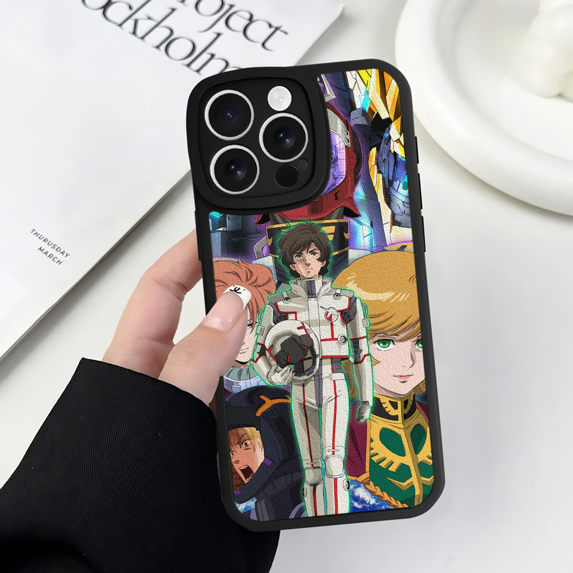 （画像用） 機動戦士ガンダム Mobile Suit Gundam 【iPhone 16シリーズ対応】シリコンスマホケース（レザー調） 材質：シリコン